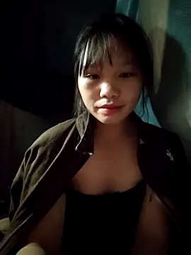 linh-miu99 online show from November 13, 2025, 5:06 pm