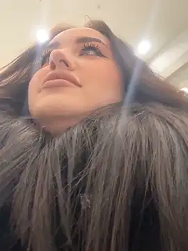 KiraSunshine online show from December 19, 2025, 4:16 am