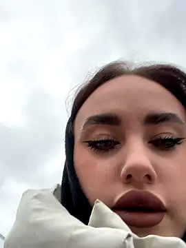 KiraSunshine online show from November 10, 2025, 3:22 am