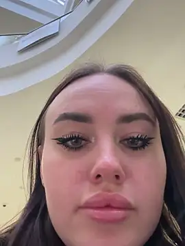 KiraSunshine online show from December 22, 2025, 4:34 am