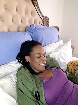 Hotcougar online show from December 3, 2025, 12:59 pm