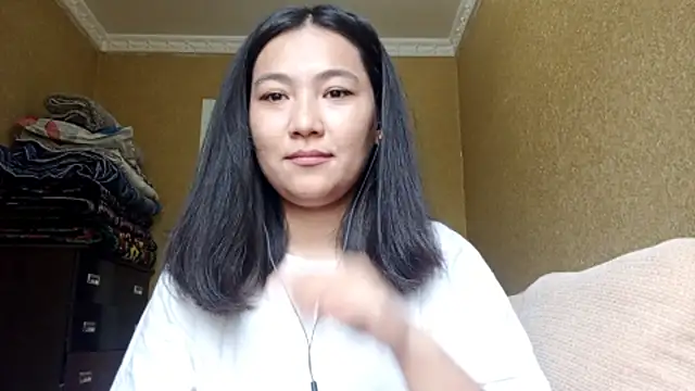 LinneaHyles online show from October 28, 2025, 5:08 am