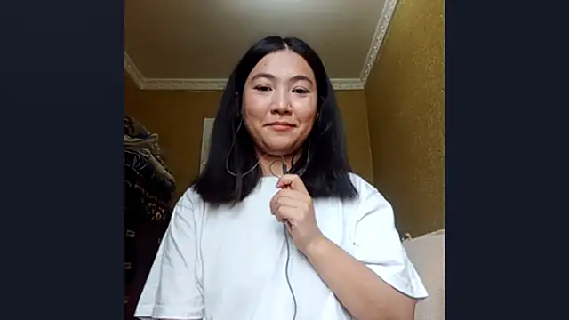 LinneaHyles online show from October 27, 2025, 5:52 am