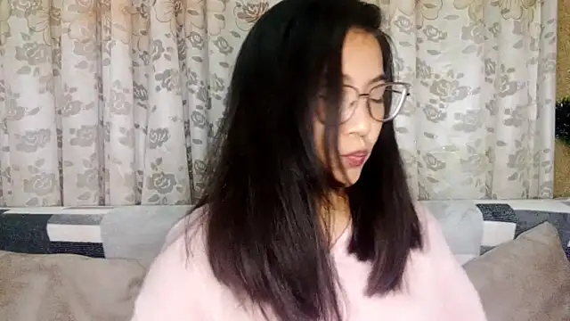 LinneaHyles online show from December 22, 2025, 3:45 pm