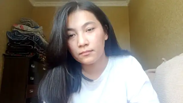 LinneaHyles online show from October 29, 2025, 6:34 am