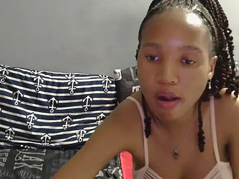 yellowbonecams1874 online show from November 9, 2025, 4:11 pm