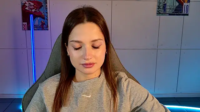 KiraVair online show from October 23, 2025, 1:10 pm