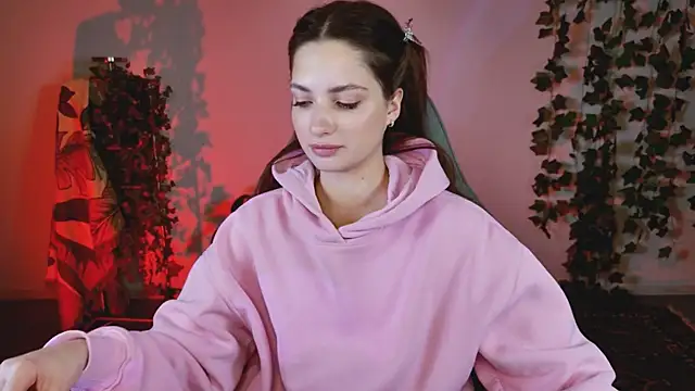 KiraVair online show from March 6, 2026, 12:33 pm