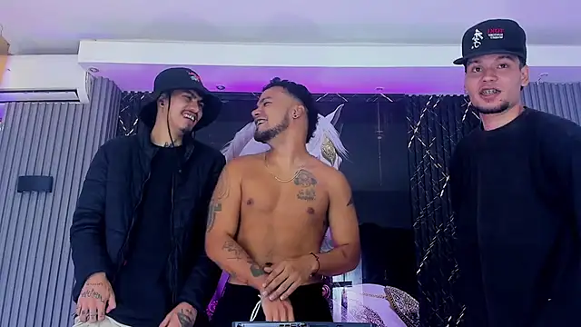 handsome boys22 online show from December 14, 2025, 12:11 pm