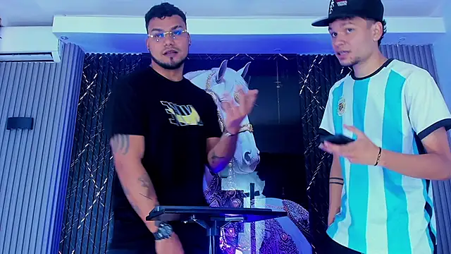 handsome boys22 online show from November 30, 2025, 12:28 pm