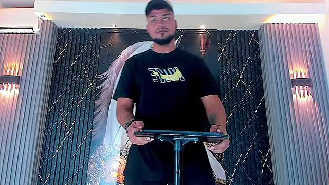 handsome boys22 online show from October 19, 2025, 12:41 pm