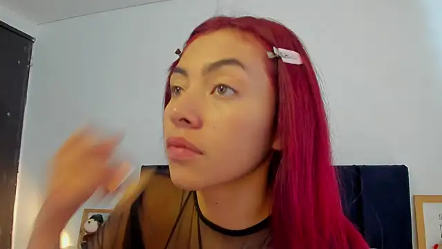 melanie roux   online show from April 10, 2026, 12:23 pm