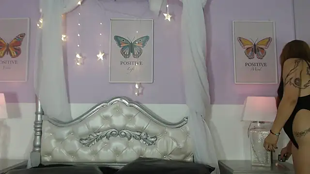 MiaCassel online show from October 23, 2025, 12:15 pm