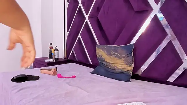 valentinaasm online show from April 13, 2026, 3:10 am