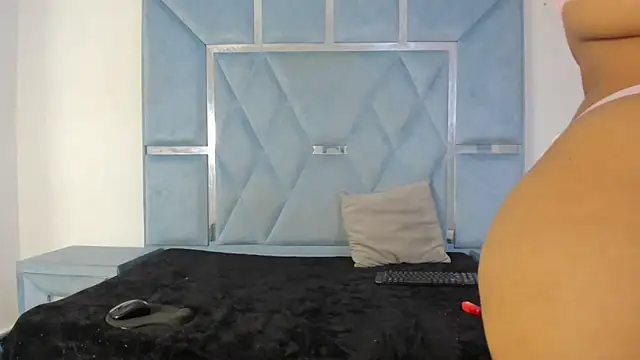 valentinaasm online show from April 15, 2026, 4:51 am