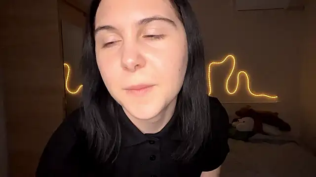 MyraLitterers online show from February 14, 2026, 4:51 pm