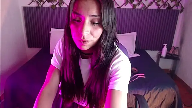 Lunaa 07 online show from April 15, 2026, 4:40 am