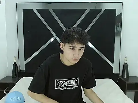 Tom 0001 online show from December 17, 2025, 12:32 pm