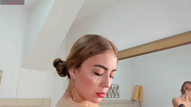 lucia lorenz online show from November 11, 2025, 11:27 am