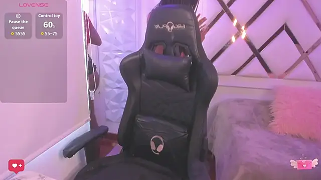 Snapshot of Darla_Santos_ chatting on November 14, 2025, 5:27 pm Darla Santos online show from November 14, 2025, 5:27 pm