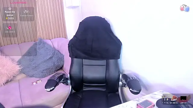 Snapshot of Darla_Santos_ chatting on November 26, 2025, 7:14 pm Darla Santos online show from November 26, 2025, 7:14 pm