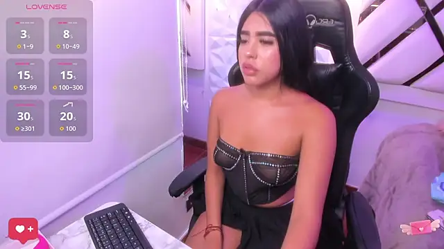 Snapshot of Darla_Santos_ chatting on November 21, 2025, 5:56 pm Darla Santos online show from November 21, 2025, 5:56 pm