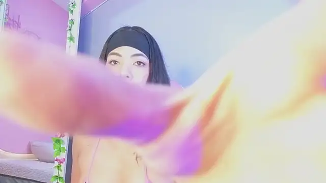 Snapshot of lulu_wonder chatting on May 19, 2026, 10:06 pm lulu wonder online show from May 19, 2026, 10:06 pm