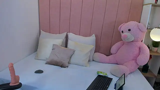 dulce morbida online show from December 21, 2025, 4:25 am