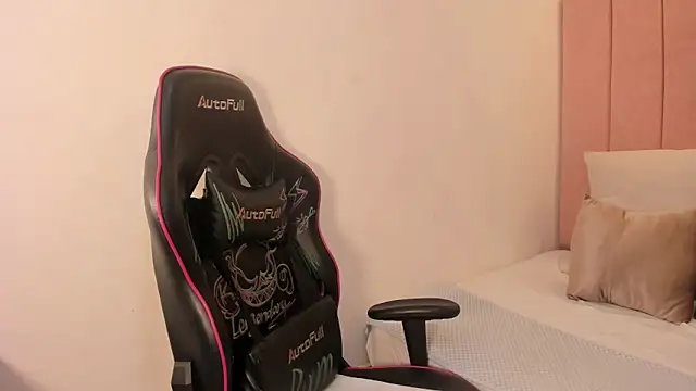 dulce morbida online show from October 23, 2025, 9:57 pm