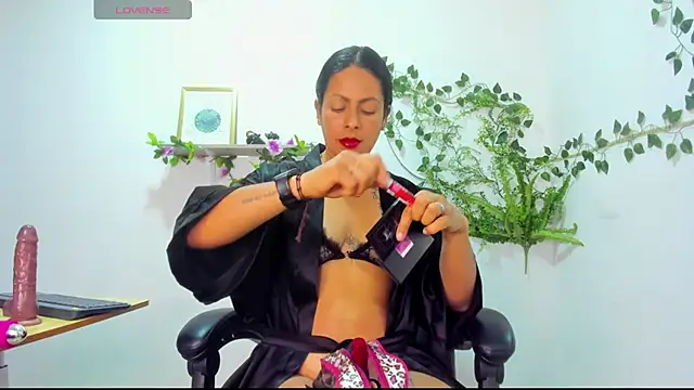 Snapshot of canelaa___ chatting on October 24, 2025, 3:11 pm canelaa online show from October 24, 2025, 3:11 pm