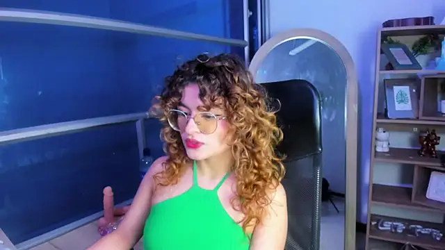 EmiliRouse  online show from October 29, 2025, 3:49 am