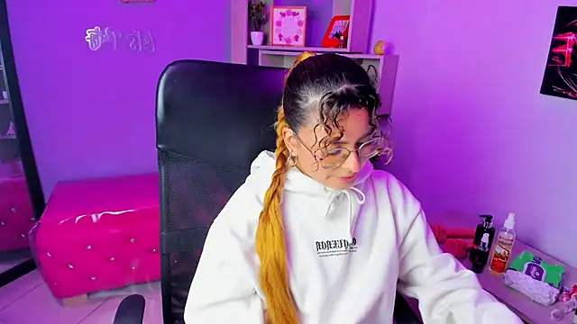 EmiliRouse  online show from November 22, 2025, 1:48 am