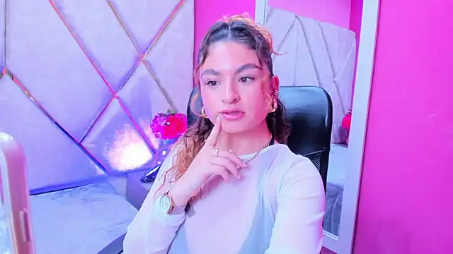 EmiliRouse  online show from November 13, 2025, 2:48 am