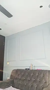 Orianabluee  online show from November 30, 2025, 3:40 am