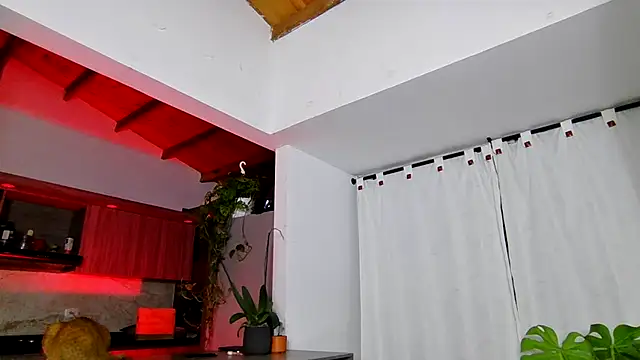 valeriahornier online show from May 26, 2026, 2:42 am
