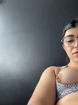 Snapshot of milky_denni chatting on October 31, 2025, 12:51 am milky denni online show from October 31, 2025, 12:51 am