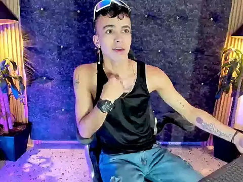 the fenix boy online show from October 18, 2025, 9:06 pm