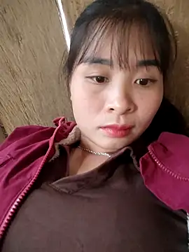 Squirrel-Pear online show from November 17, 2025, 2:15 am