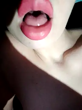 Loveyoudearxq online show from November 18, 2025, 8:01 pm