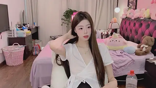Onecutelittle online show from May 16, 2026, 6:23 am