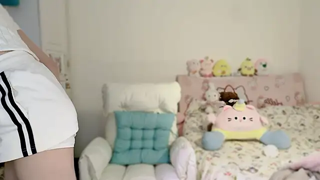 Onecutelittle online show from December 3, 2025, 1:06 am