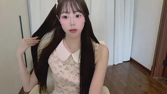 Onecutelittle online show from April 10, 2026, 5:14 am