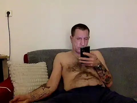 Snapshot of Filip_76 chatting on November 25, 2025, 4:51 pm Filip 76 online show from November 25, 2025, 4:51 pm