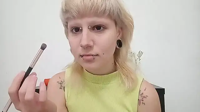 VetaBeghtol online show from November 20, 2025, 4:29 pm