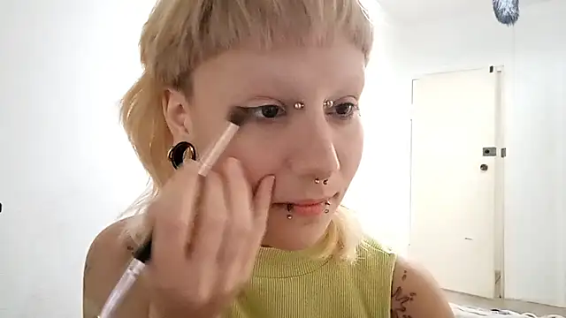 VetaBeghtol online show from October 21, 2025, 1:54 pm