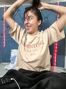 ShareeBax  online show from October 22, 2025, 4:12 am