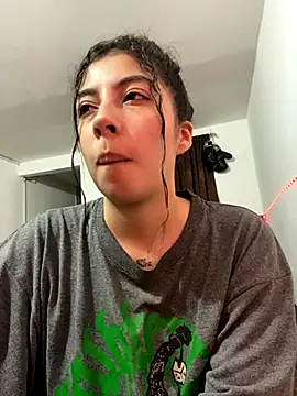 ShareeBax  online show from November 5, 2025, 8:12 pm