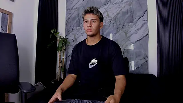 Alan-Smith1 online show from November 13, 2025, 7:51 pm