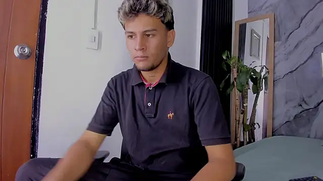 Alan-Smith1 online show from November 17, 2025, 7:40 pm