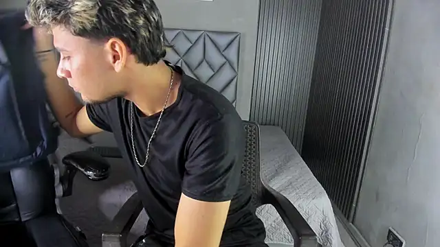 Alan-Smith1 online show from November 24, 2025, 7:47 pm